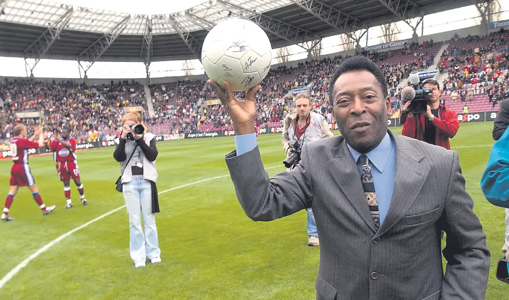 EL MEJOR. Ligas de Europa guardan minuto de silencio y realizan un minuto de aplausos en honor al astro brasileño.