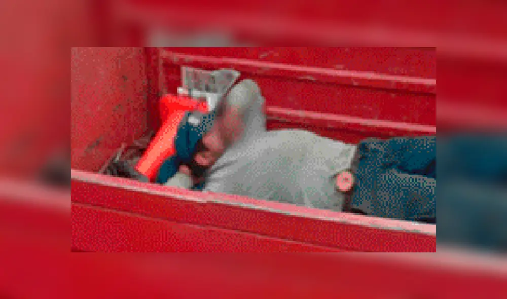 Google Maps: joven queda en shock al hacer zoom en vehículo rojo y descubrir imprudente acto [FOTOS]