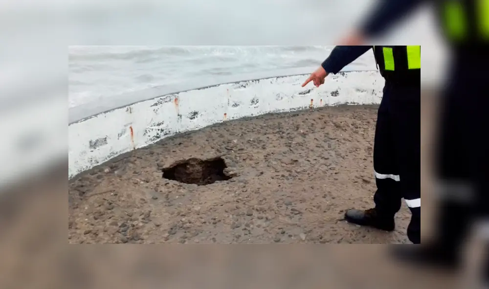 Trujillo: oleaje anómalo inundó muelle de Huanchaco alarmando a vecinos