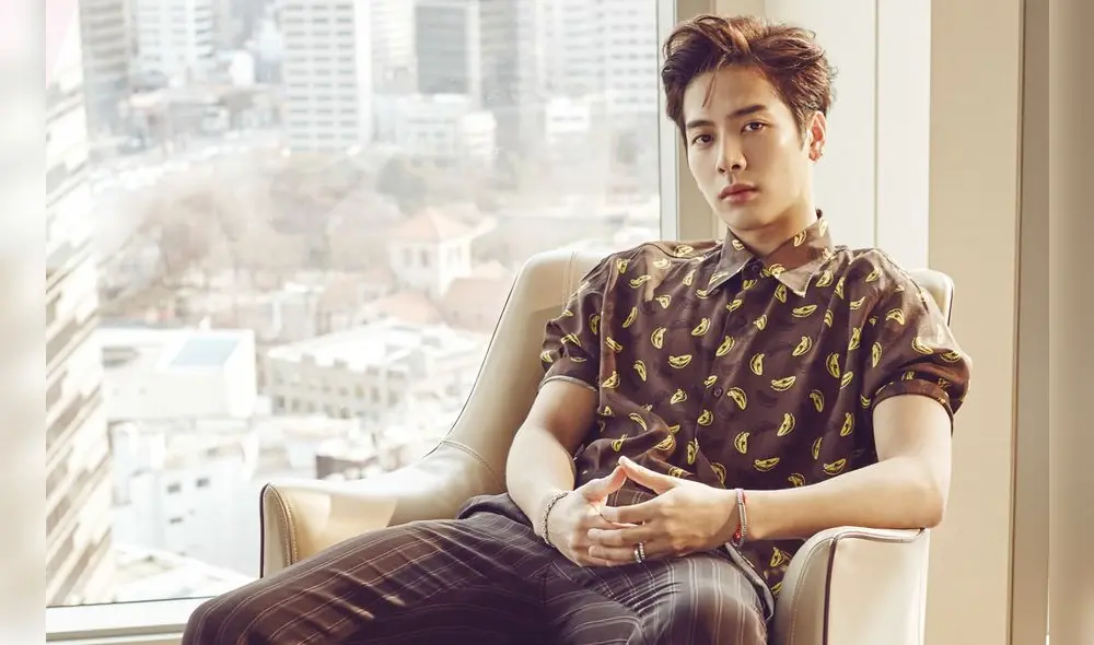 Jackson Wang también conocido como Wáng Jiāěr o simplemente Jackson, es un rapero, cantante, compositor, bailarín y modelo hongkonés.