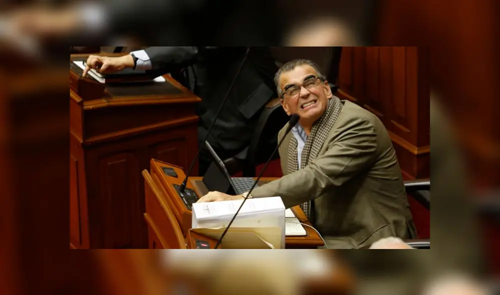 Olaechea afirma que nunca dijo que hubo golpe de Estado, pero entrevista lo desmiente 