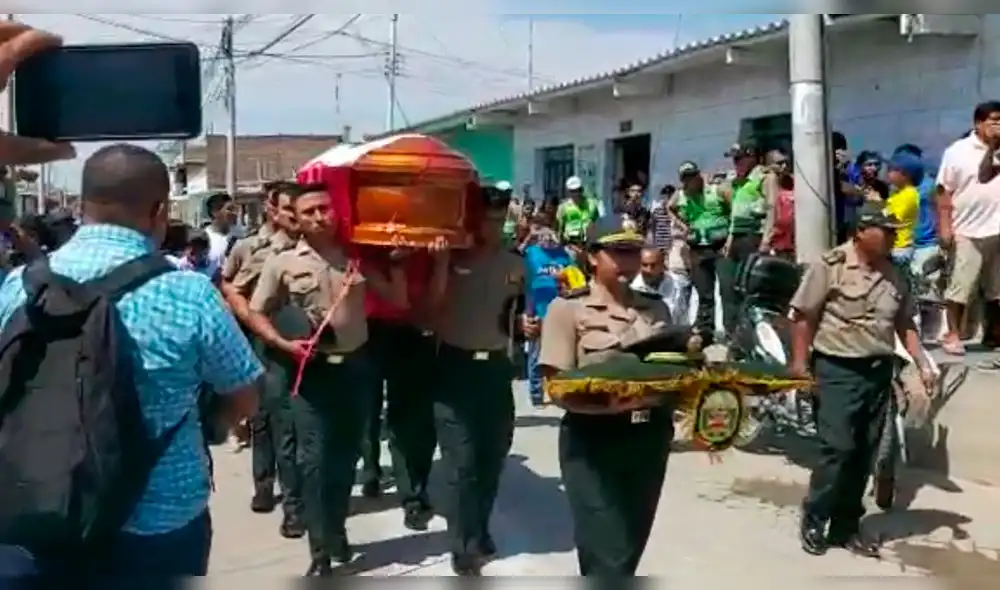 Familiares, vecinos y amigos exigieron parar la violencia en el distrito de Tambogrande. Familiares, vecinos y amigos exigieron parar la violencia en el distrito de Tambogrande.