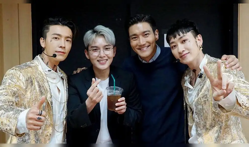 Desliza para ver más fotos de Choi Siwon de SUPER JUNIOR. Desliza para ver más fotos de Choi Siwon de SUPER JUNIOR.