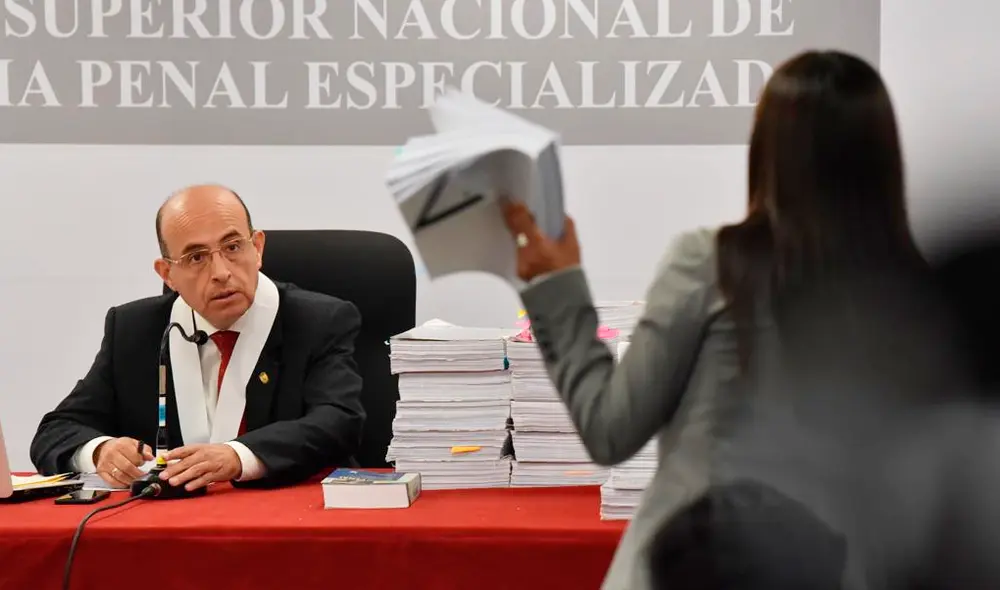 Giulliana Loza le indica al juez que la documentación que le entregaron no está completa a pesar de ser del anterior requerimiento. Foto: La República.
