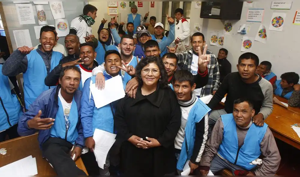 Presidiarios pueden culminar también sus estudios de secundaria. Presidiarios pueden culminar también sus estudios de secundaria.