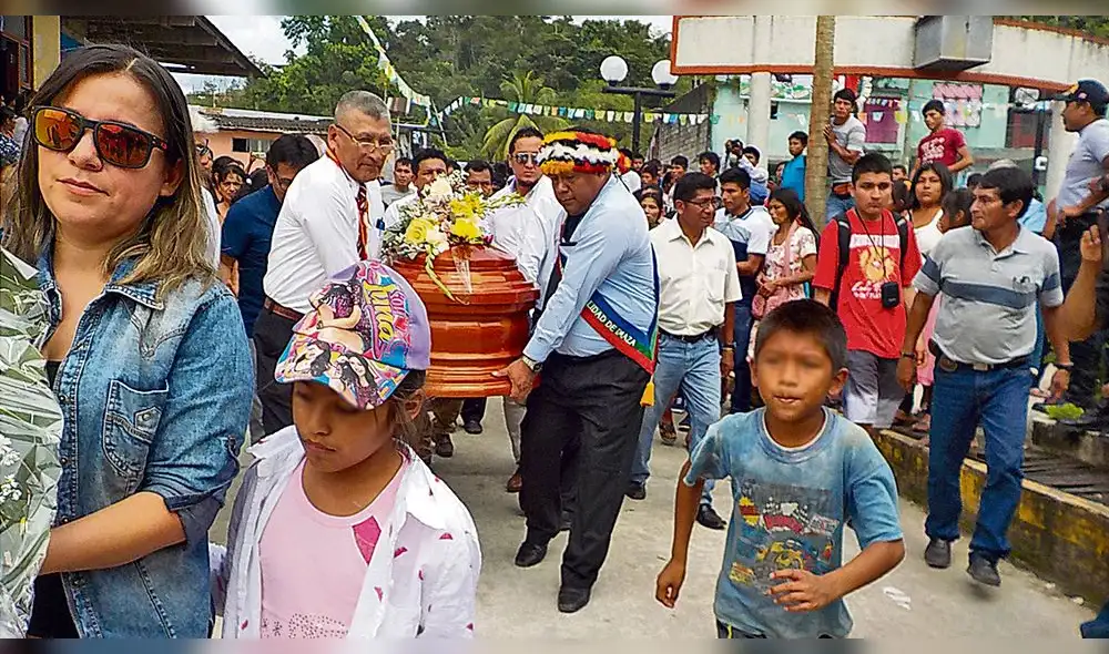 Indígenas dieron el último adiós a asesinado padre Carlos