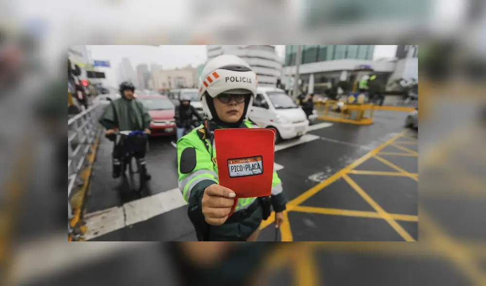 Policías de Tránsito se encargan que restricciones sean cumplidas en ejes viales contempladas en el plan. (Foto: Difusión)