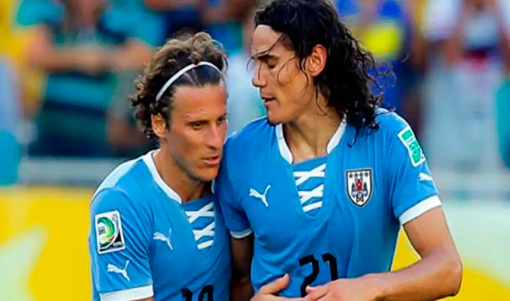 Edison Cavani es pretendido por Boca Juniors y Diego Forlán no dudo en asegurar que sí es posible que el jugador acepte la oferta.