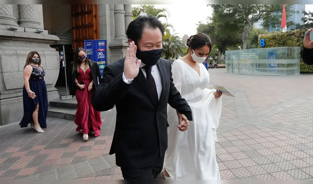 El hijo de Alberto Fujimori contrajo nupcias el último martes con Erika Muñoz Regis en la Municipalidad de Miraflores. Foto: Antonio Melgarejo/La República El hijo de Alberto Fujimori contrajo nupcias el último martes con Erika Muñoz Regis en la Municipalidad de Miraflores. Foto: Antonio Melgarejo/La República