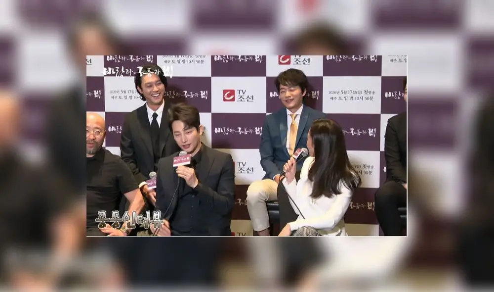 Park Shi Hoo durante el showcase del kdrama King Maker The Change of Destiny.