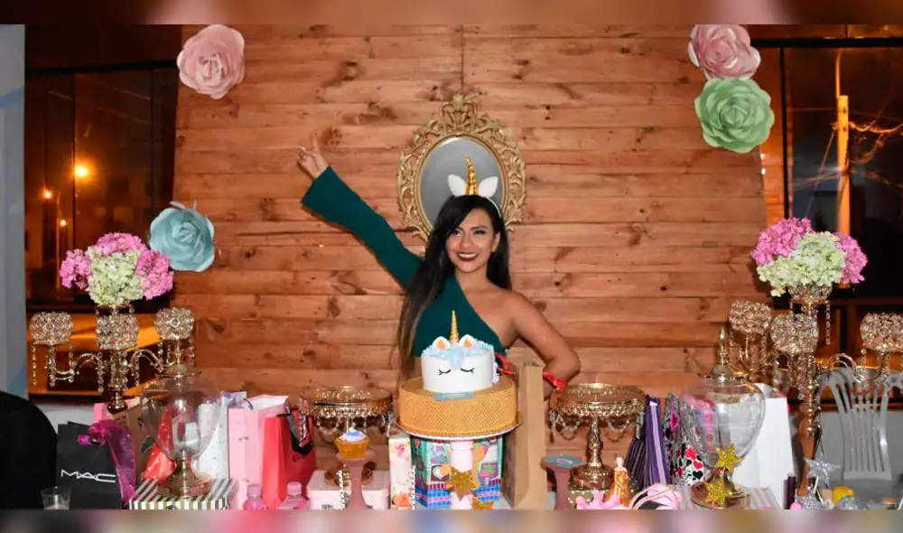 Thamara Gómez celebra sus 19 años con curiosa decoración en su torta [FOTOS]