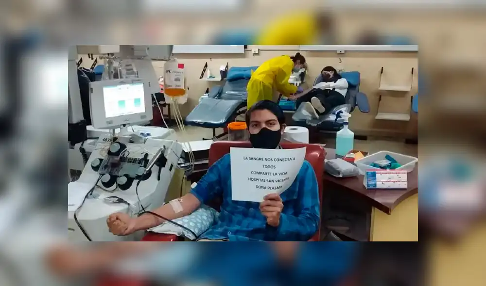 Agustín y Matías invitaron a los habitantes del partido de San Vicente a donar. (Foto: Télam)