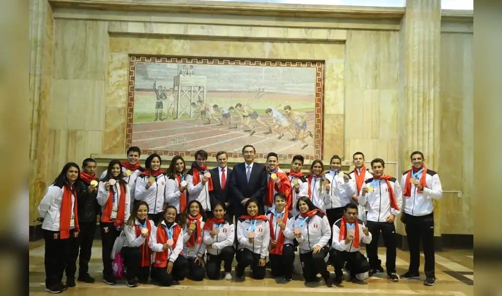 Martín Vizcarra se reunió con medallistas peruano Martín Vizcarra se reunió con medallistas peruano