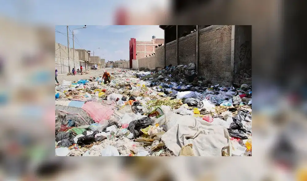 Defensoría interviene por exposición de colegios a basurales y aguas residuales Defensoría interviene por exposición de colegios a basurales y aguas residuales