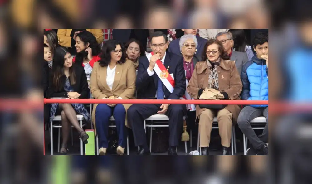 Familias enteras disfrutaron del variado y colorido cronograma del Desfile Militar. (Foto: La República)