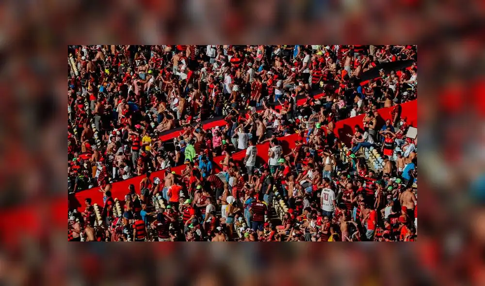 Hinchas del Flamengo, equipo que se enfrentará al River Plate en el estadio Monumental este sábado 23 de noviembre. Créditos: EFE. Hinchas del Flamengo, equipo que se enfrentará al River Plate en el estadio Monumental este sábado 23 de noviembre. Créditos: EFE.