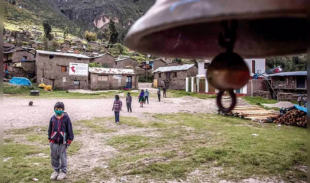 una solución El inicio de clases semipresenciales en zonas rurales ayudó a que los alumnos de poblados alejados volvieran a estudiar. La falta de conectividad les impedía estudiar en 2020. una solución El inicio de clases semipresenciales en zonas rurales ayudó a que los alumnos de poblados alejados volvieran a estudiar. La falta de conectividad les impedía estudiar en 2020.