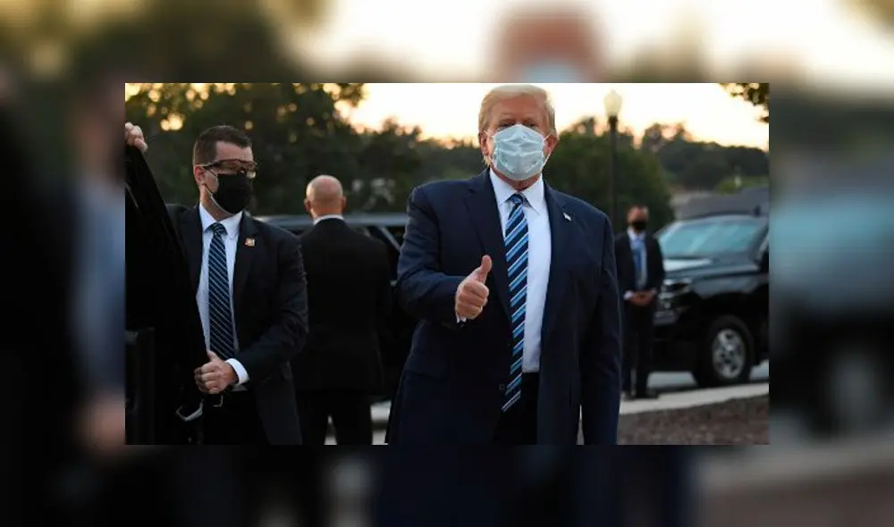 El momento en el que Donald Trump se retira del hospital militar Walter Reed tras haber contraído coronavirus. Foto: AFP El momento en el que Donald Trump se retira del hospital militar Walter Reed tras haber contraído coronavirus. Foto: AFP
