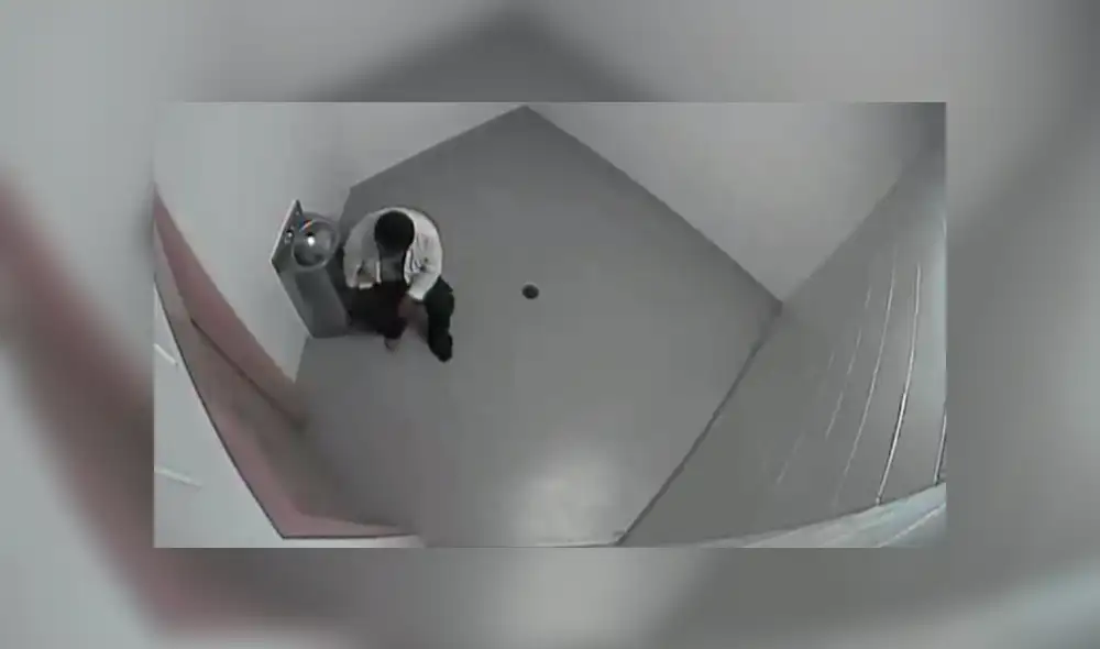 Hombre sufre un derrame cerebral, pero es encerrado en una celda al ser confundido con un ebrio [VIDEO]