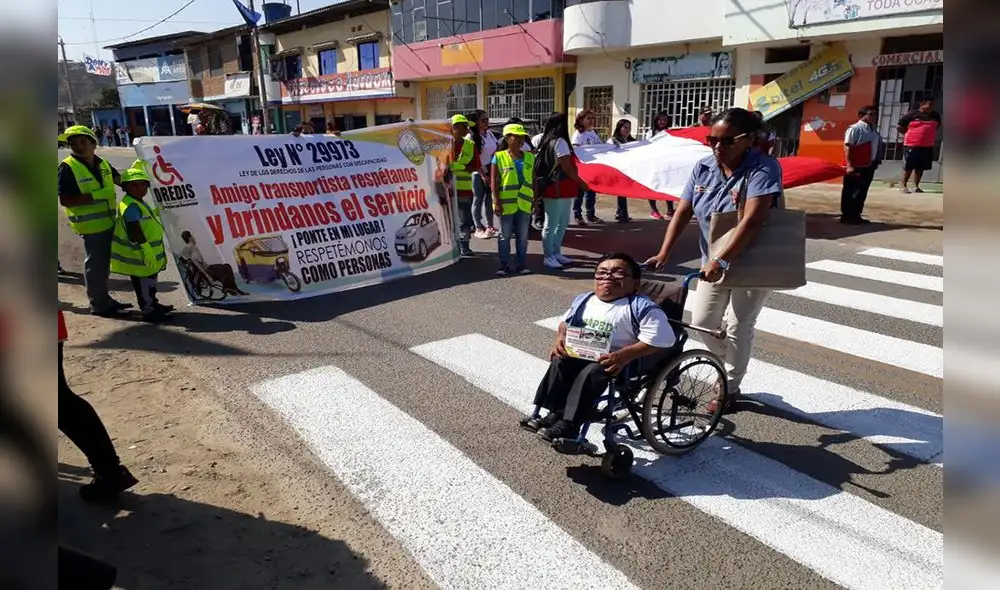 Personas con discapacidad exigen que transportistas respeten sus derechos [FOTOS]