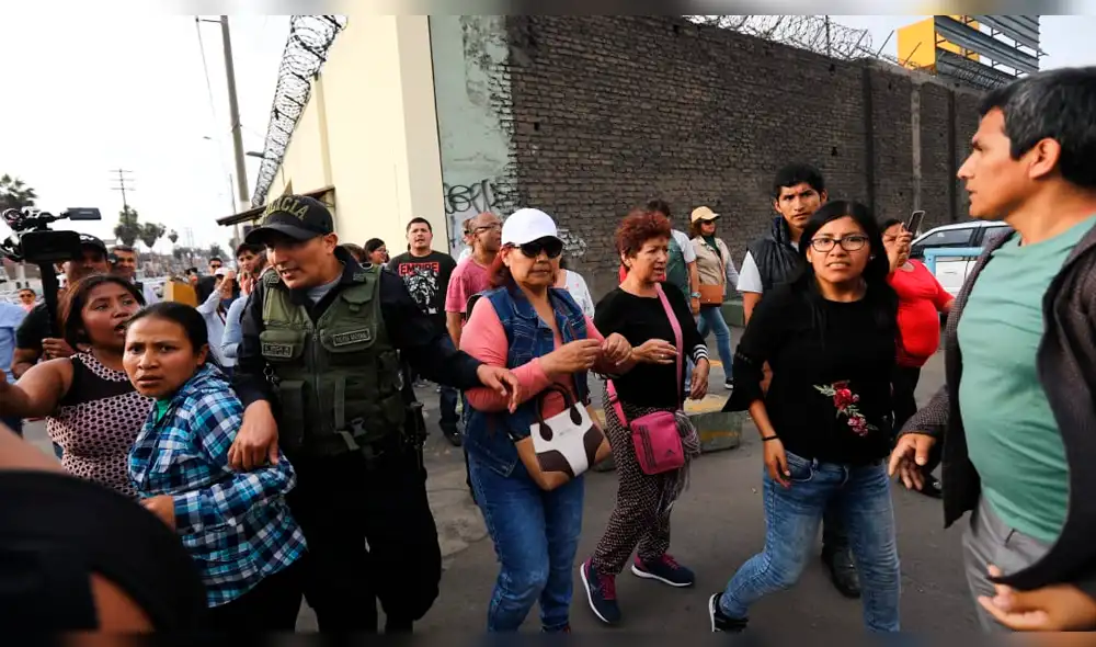 Simpatizantes de Keiko Fujimori agreden a la prensa [FOTOS]