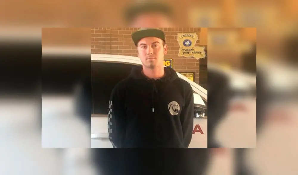 Arrestan a pareja por montar una patineta en medio de una autopista