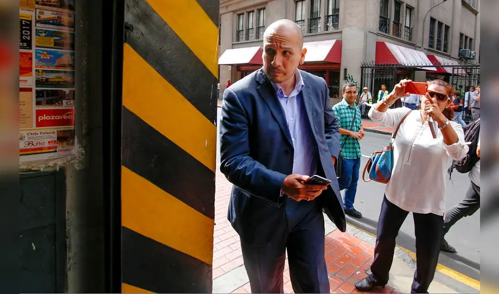 Ilán Heredia no quiso declarar tras asistir a audiencia en la Fiscalía de Lavado de Activos Ilán Heredia no quiso declarar tras asistir a audiencia en la Fiscalía de Lavado de Activos