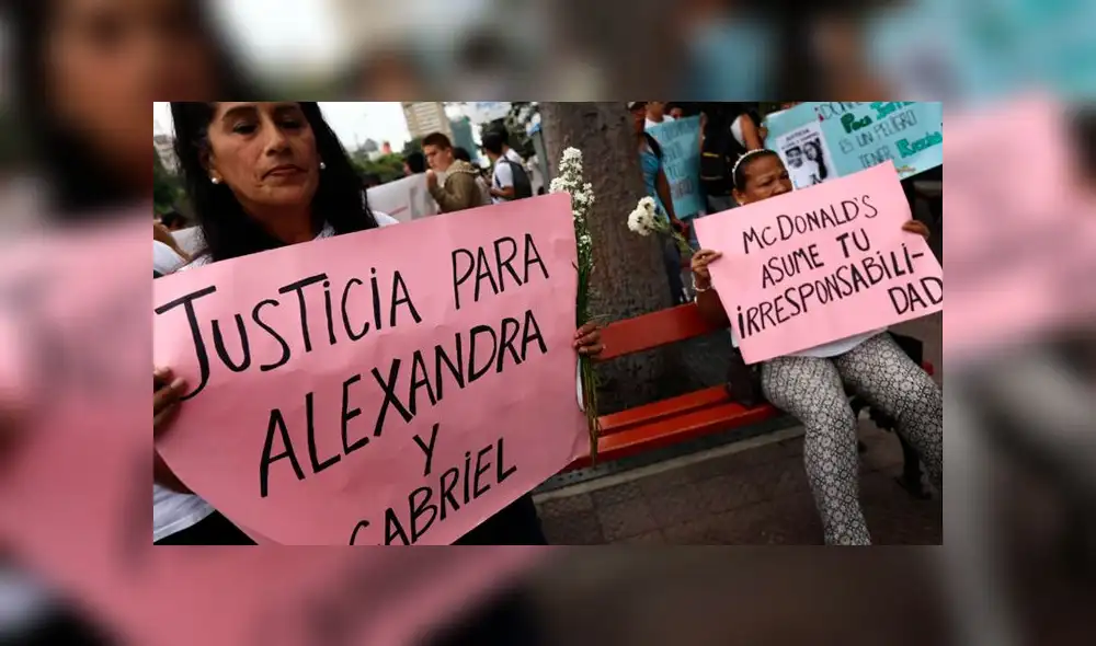 Realizaron plantón en McDonald’s de Miraflores para exigir justicia por muerte de jóvenes trabajadores