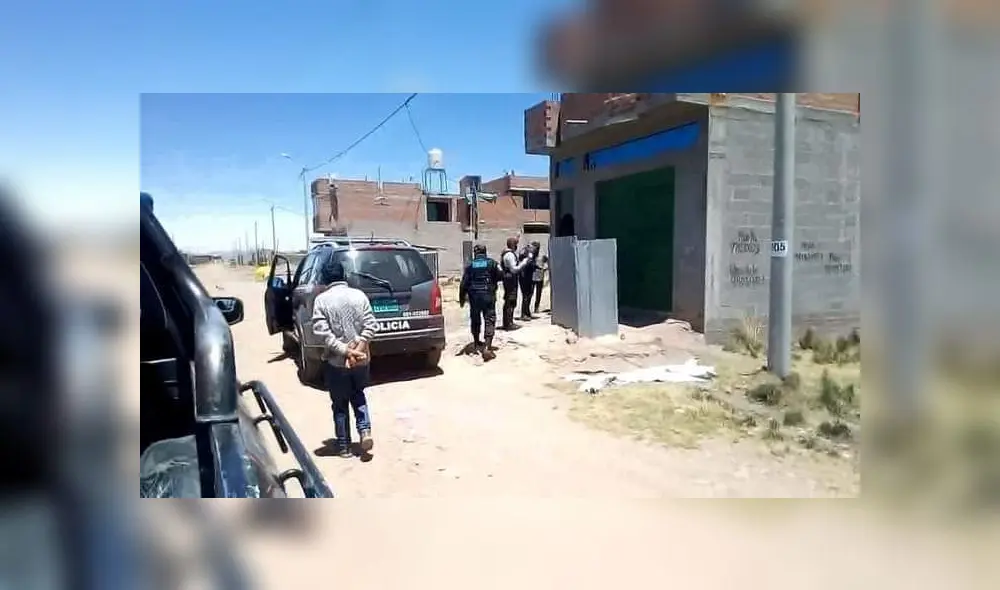 Puno. Agentes de la Policía llegaron hasta el lugar donde se produjo el asalto para iniciar las investigaciones. Foto: PNP