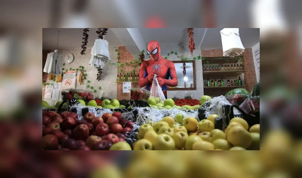 A través de Facebook se hizo viral la historia de una joven, quien ayuda a los ancianos durante esta cuarentena.