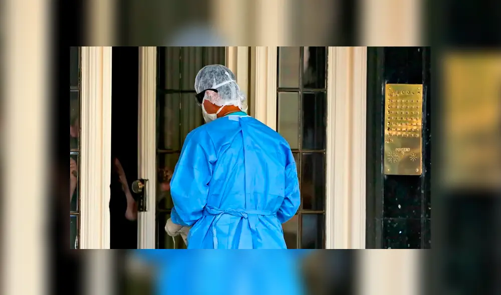 Doctor tuvo que ser detenido por los efectivos policiales. Foto: Radio Mitre