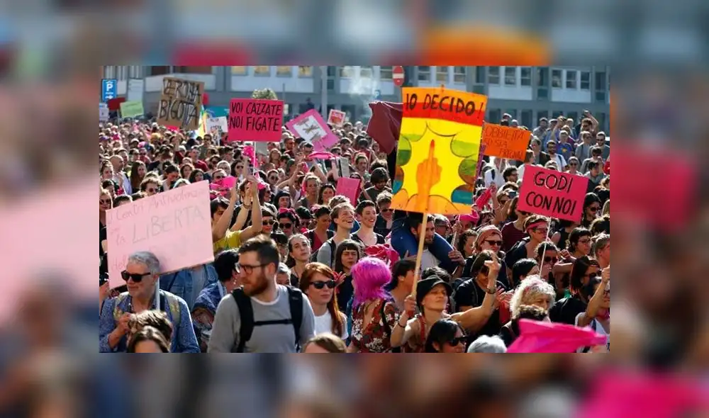Choque entre ultraconservadores y feministas durante marcha 'a favor de la familia' en Italia [FOTOS] 