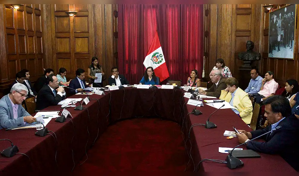 Comisión Lava Jato pedirá facultades para investigar a mencionados por Barata