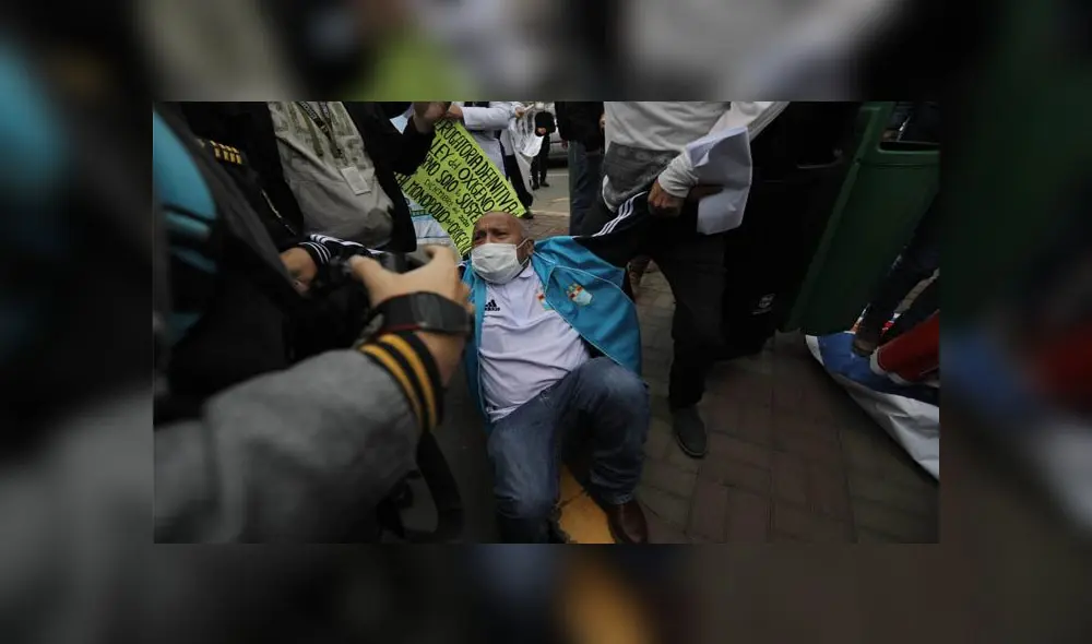 Protesta del sector salud por mejoras en el sistema. Créditos: Jorge Cerdán / La República.