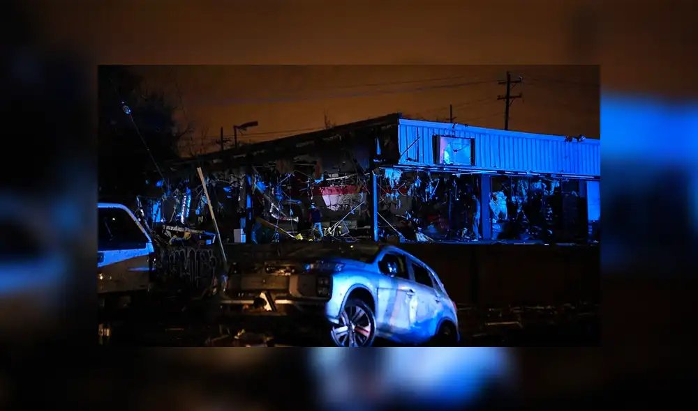 El paso del tornado dejó sin energía eléctrica a distintos condados de Tennessee. Foto: AP.