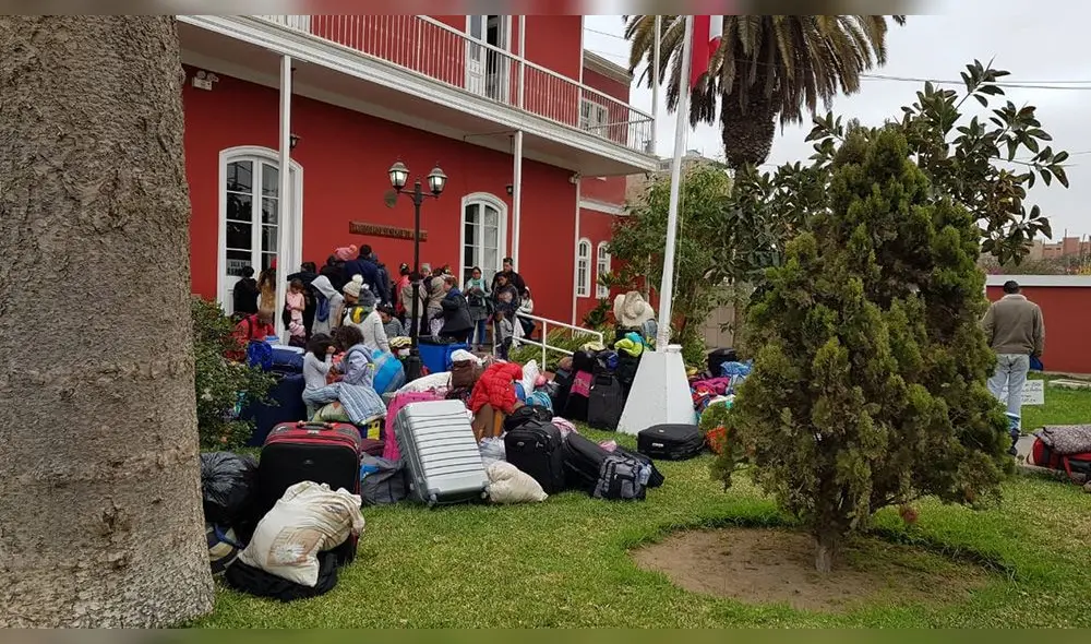 Venezolanos permanecen afuera del Consulado General de Chile, buscando conseguir la visa. Venezolanos permanecen afuera del Consulado General de Chile, buscando conseguir la visa.