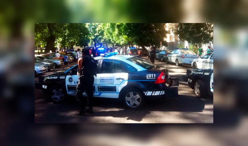 Niño salva a su madre de morir quemada luego que su padre le rociara un balde de combustible  