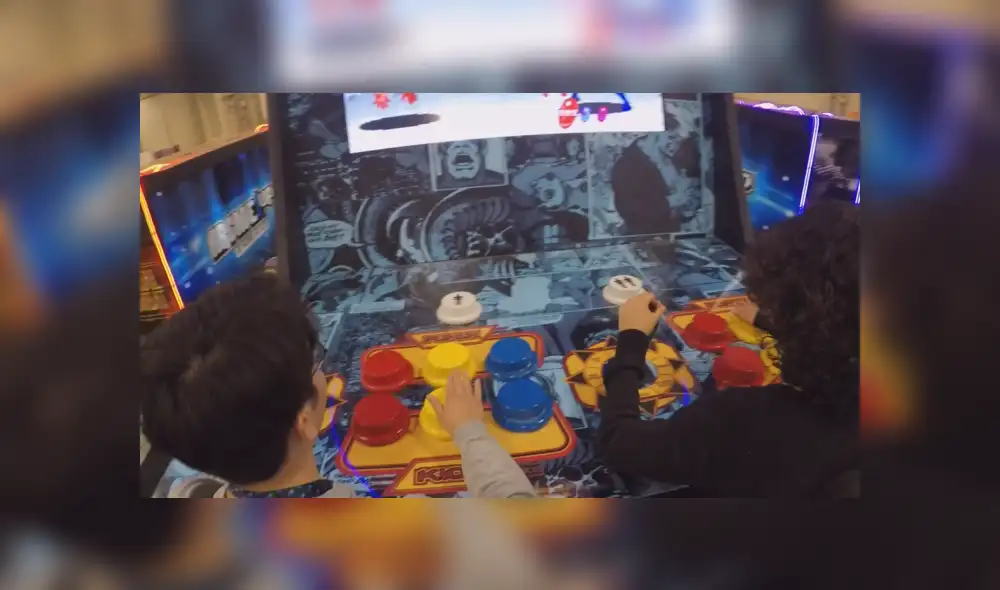 Inmensa cola se formó en EVO 2019 para probar la máquina arcade más grande del mundo. Algunos necesitarían ambas manos para controlar la palanca. Inmensa cola se formó en EVO 2019 para probar la máquina arcade más grande del mundo. Algunos necesitarían ambas manos para controlar la palanca.