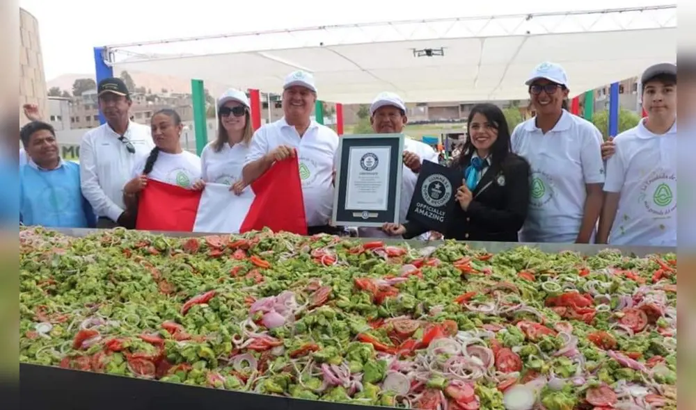 Moquegua logró preparar la ensalada de palta más grande del mundo con 811 kilos.