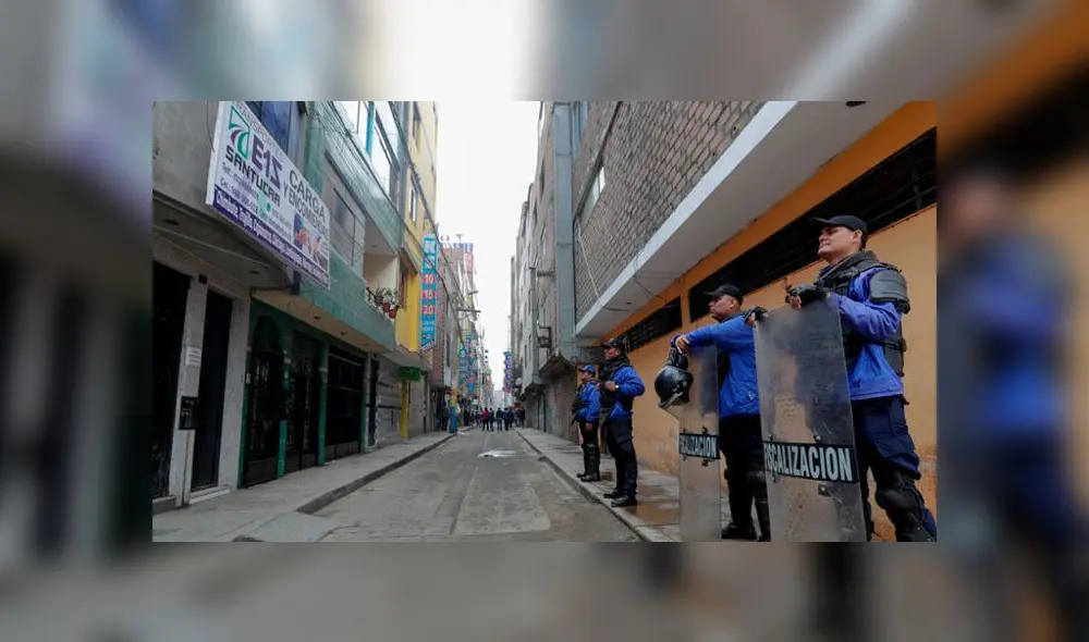 Intervienen a vendedores informales que trabajaban cerca del hostal Señor de Sipán. Créditos: Difusión.