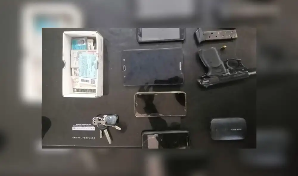 Uno de los sujetos contaba con una denuncia similar en Ate y aún así contaba con permiso para portar armas. (Foto: PNP)