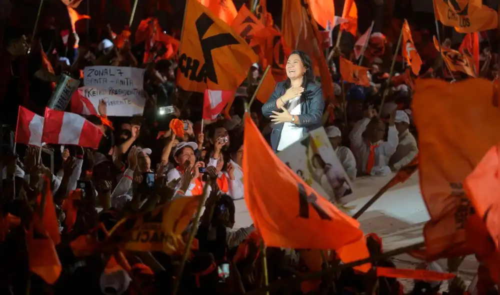 Un 60 % de ciudadanos pide fijar un tope a ingresos de partidos por cócteles Un 60 % de ciudadanos pide fijar un tope a ingresos de partidos por cócteles