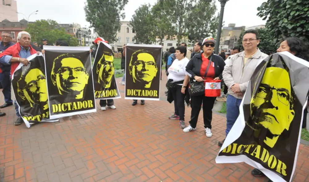 Extrabajadores del Congreso asistieron a plantón contra disolución