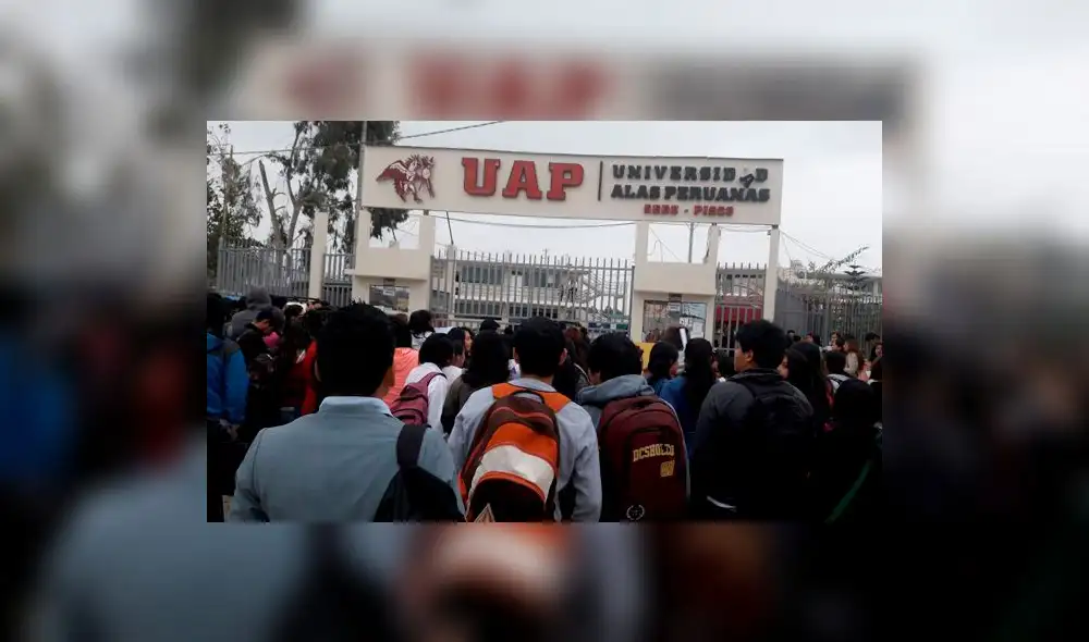 Alumnos denuncian estafa ante anuncio de cierre de sede de la universidad Alas Peruanas Alumnos denuncian estafa ante anuncio de cierre de sede de la universidad Alas Peruanas