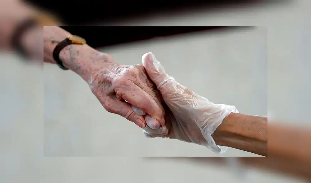El lunes 8 de junio inició la fase 2 en la Comunidad de Madrid que permite las visitas de familiares a residencias de ancianos. Foto: EFE El lunes 8 de junio inició la fase 2 en la Comunidad de Madrid que permite las visitas de familiares a residencias de ancianos. Foto: EFE