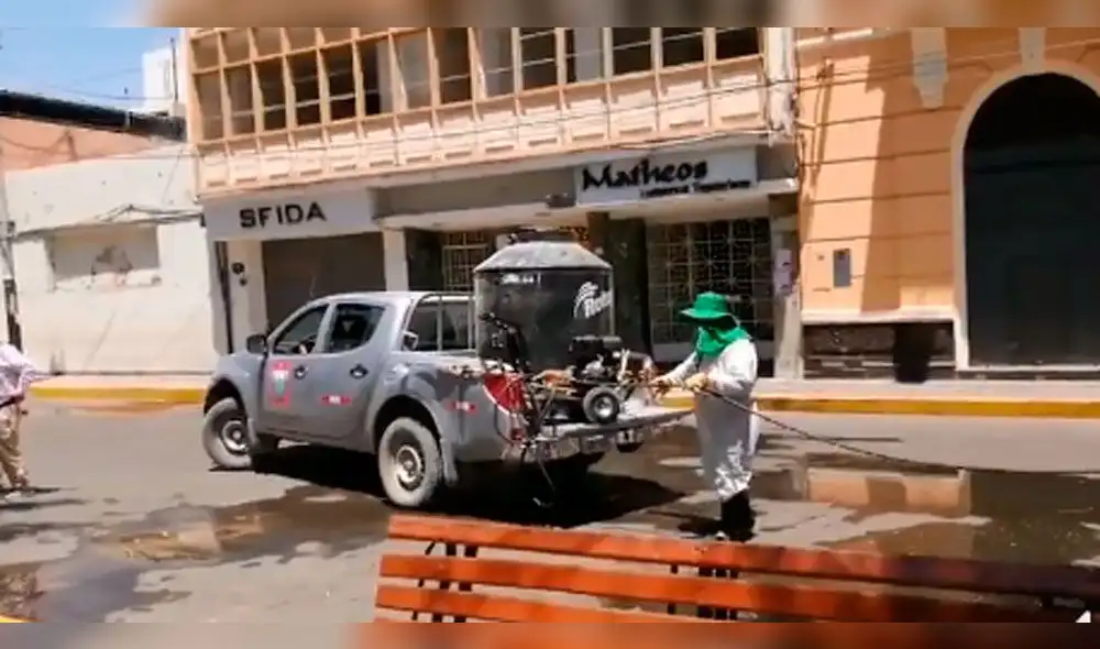Inician desinfección de plaza de armas de Piura. Inician desinfección de plaza de armas de Piura.