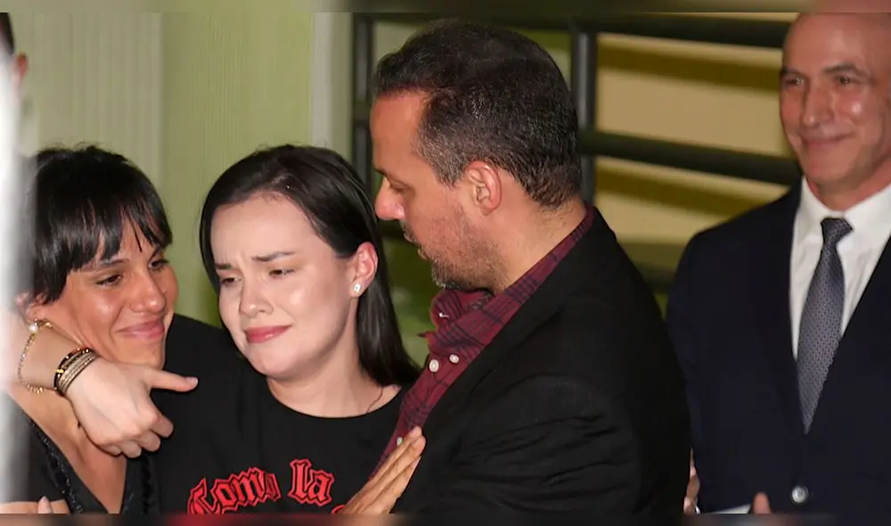 Hija menor de José José es criticada por exponer lujos en revista "Hola". Hija menor de José José es criticada por exponer lujos en revista "Hola".