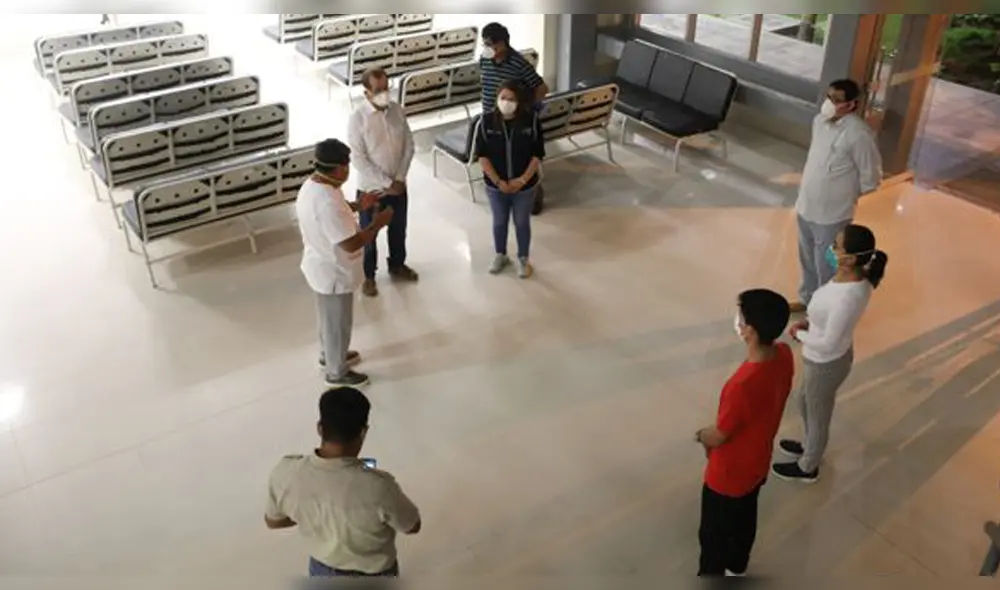 un médico, una enfermera intensivista y un ingeniero biomédico un médico, una enfermera intensivista y un ingeniero biomédico