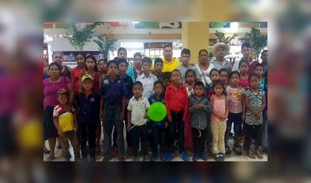 Profesor reunió dinero para que sus 26 alumnos vayan al cine. Foto: Difusión. Profesor reunió dinero para que sus 26 alumnos vayan al cine. Foto: Difusión.