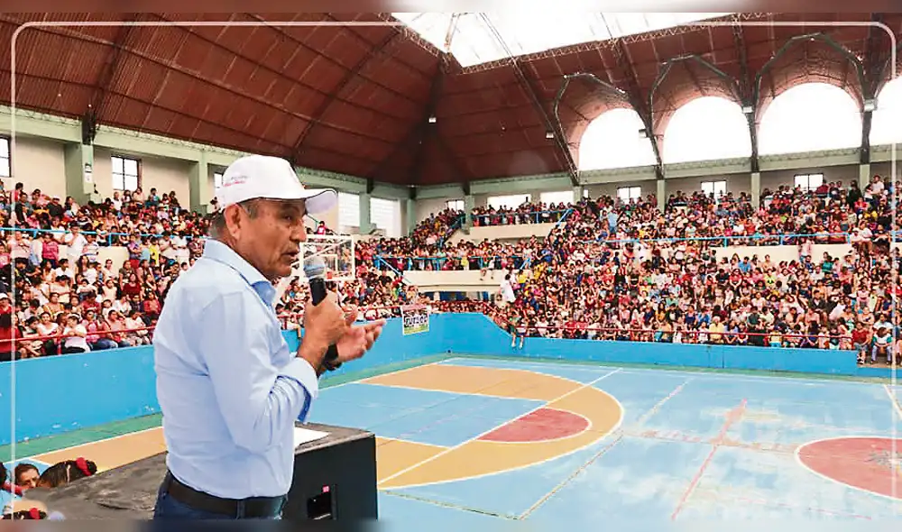 En Coliseo Inca. Marcelo siguió con sus actividades. Inauguró Escuelas de Verano, que este año tiene más de nueve mil participantes. En Coliseo Inca. Marcelo siguió con sus actividades. Inauguró Escuelas de Verano, que este año tiene más de nueve mil participantes.